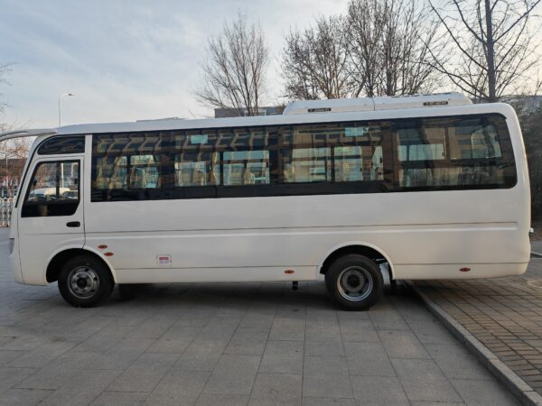 Foton minibus Cummins engine - Image 3