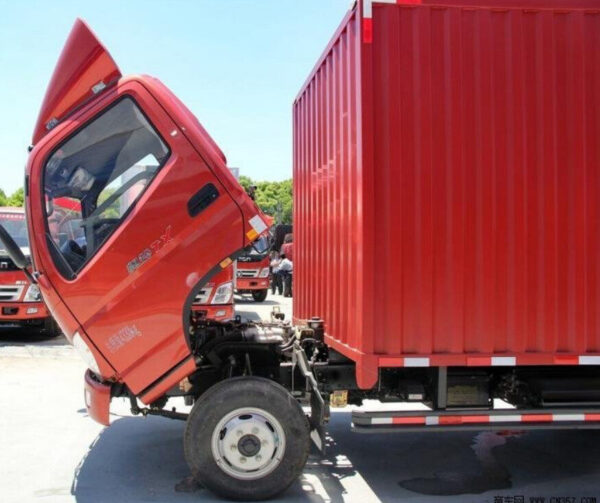 Foton Auman TX corrugated box cargo truck - Image 3