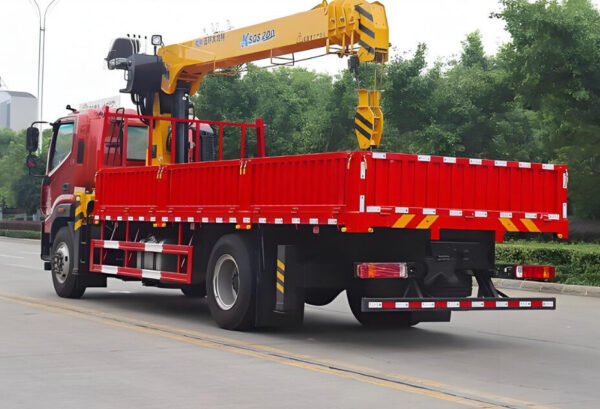 Foton 6×4 straight boom truck-mounted crane, with a maximum lifting capacity of 16 tons - Image 3