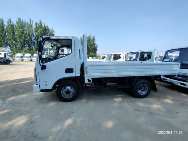 Foton Aumark E 4×2 Left-hand drive flatbed truck - Image 3