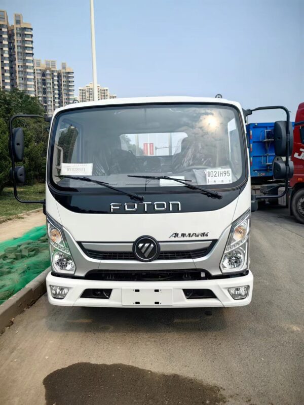 Foton Aumark flatbed truck with a wheelbase of 3360