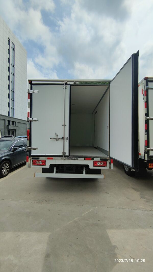 Foton Aumark E refrigerated truck, independent chiller with Cold King - Image 4