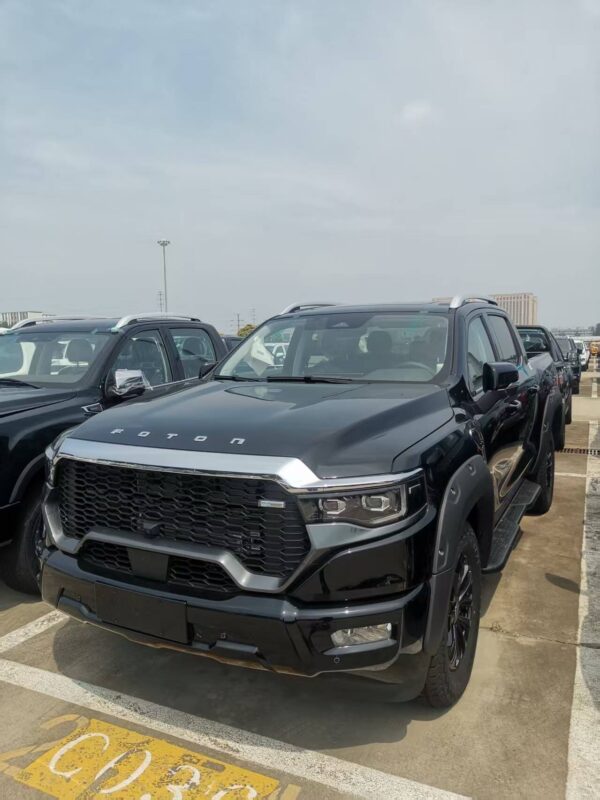 Foton black 4×4 pickup truck with wheel arches and tailgate trim - Image 4
