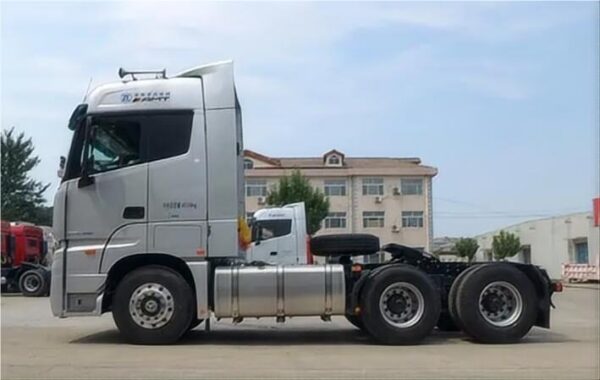 Foton right-hand drive 6×4EST tractor with 460 horsepower - Image 3