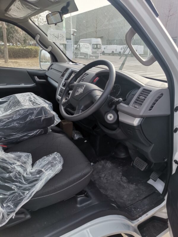 Foton New Energy Fengjing G7 right-hand drive 15-seat passenger vehicle - Image 4